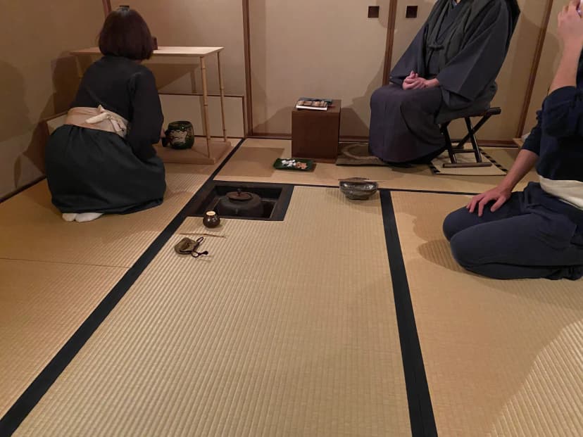 神楽坂の茶道教室での稽古風景